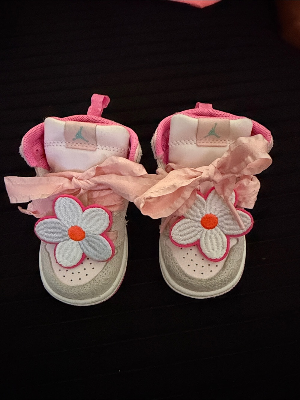 Jordan 1 Floral Accent Sneakers